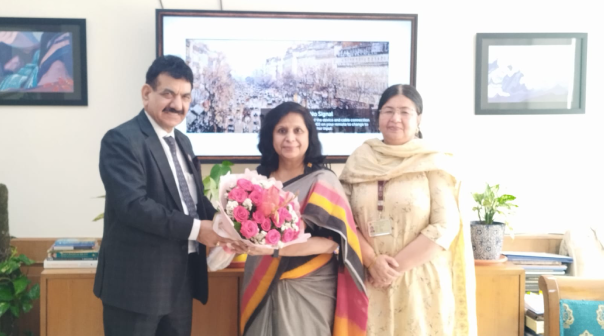 CA. Hans Raj Chugh, Chairman, Public and Government Financial Management Committee (PGFMC), ICAI in a meeting with Ms Alka Rehani Bhardwaj, Additional Deputy Comptroller and Auditor General (GA & GASAB) on 9th April 2026 to discuss matters of mutual professional interest.
